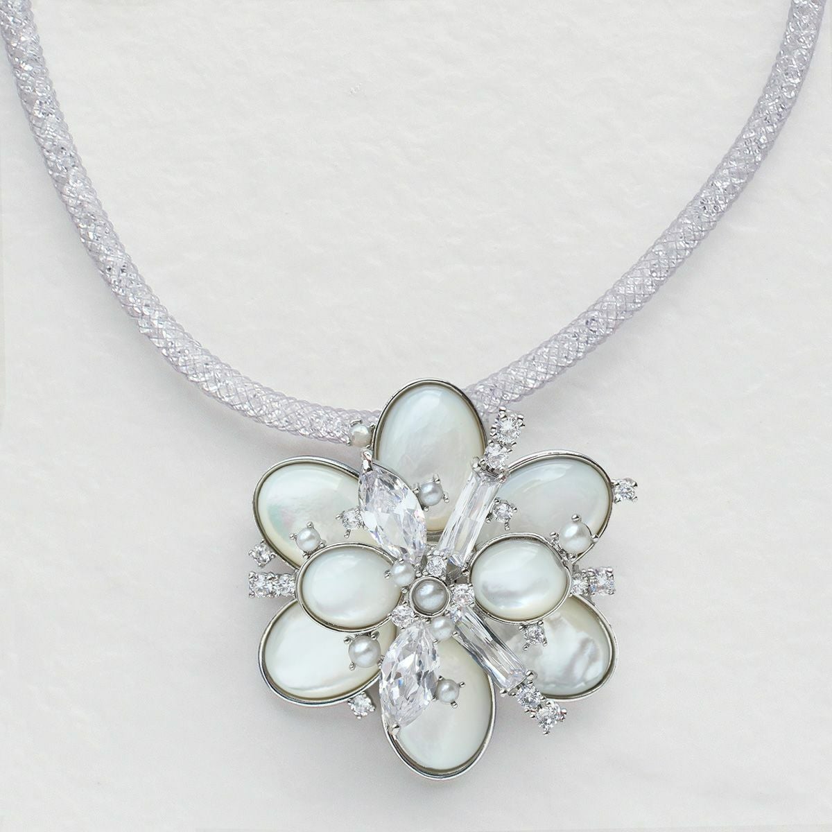 FLEUR DE NEIGE demi-parure】2wayブローチネックレス&イヤリング FLEUR DE NEIGE demi-parure】2wayブローチネックレス&イヤリング