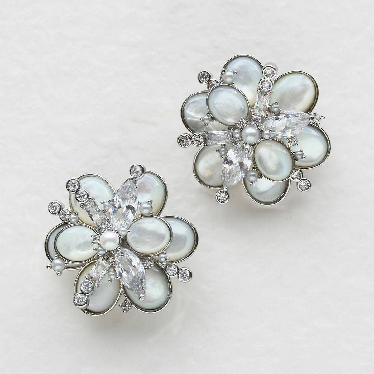 FLEUR DE NEIGE demi-parure】2wayブローチネックレス&イヤリング FLEUR DE NEIGE demi-parure】2wayブローチネックレス&イヤリング