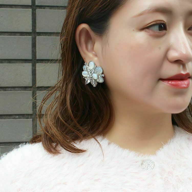 FLEUR DE NEIGE】カボションフラワーイヤリング詳細情報｜アクセサリー