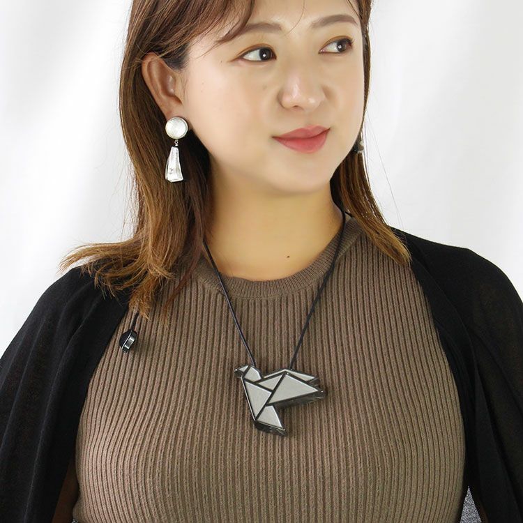 ZSiSKA】≪ORIGAMI≫バードモチーフレジンフリーレングスネックレス